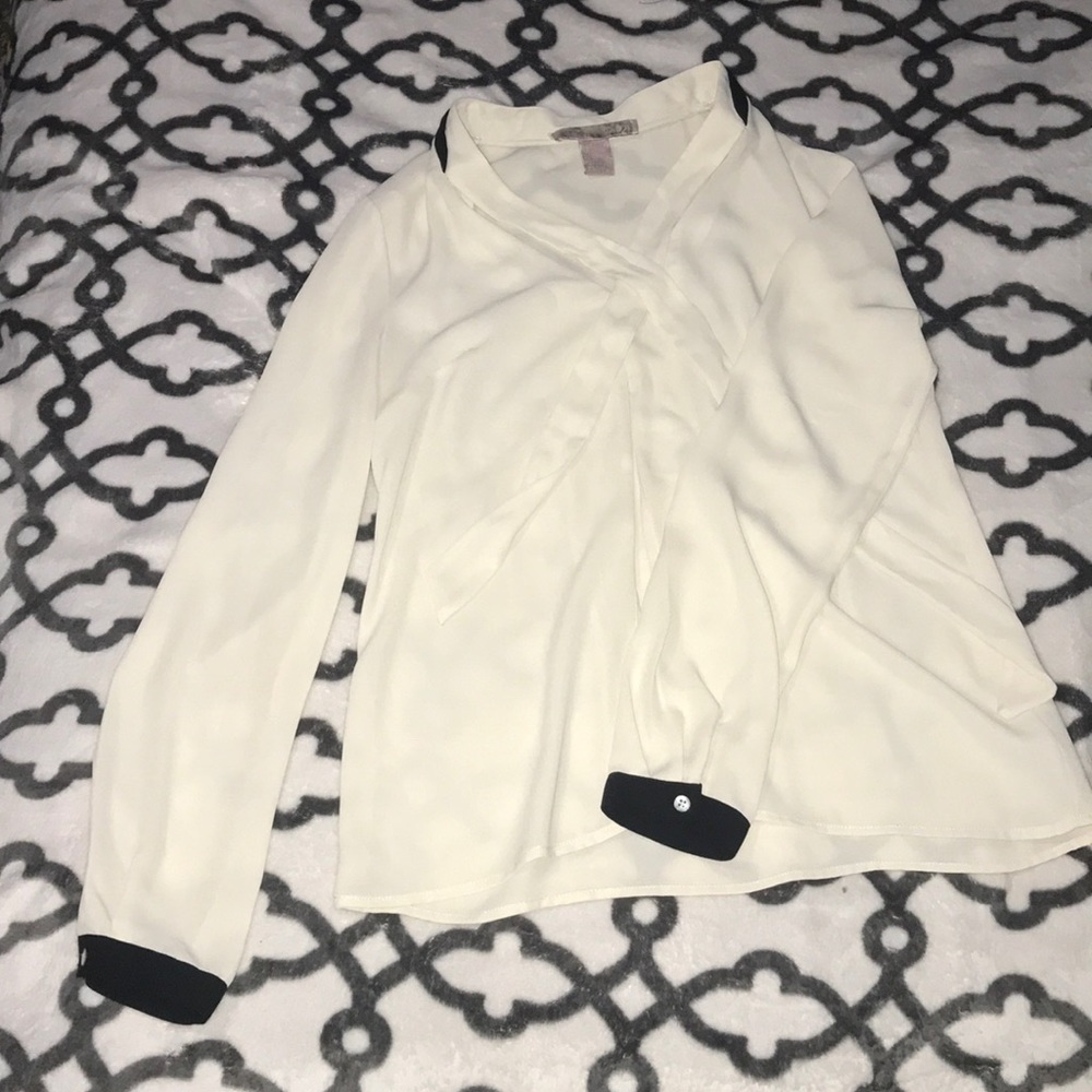 2 LOVE 21 Blouses